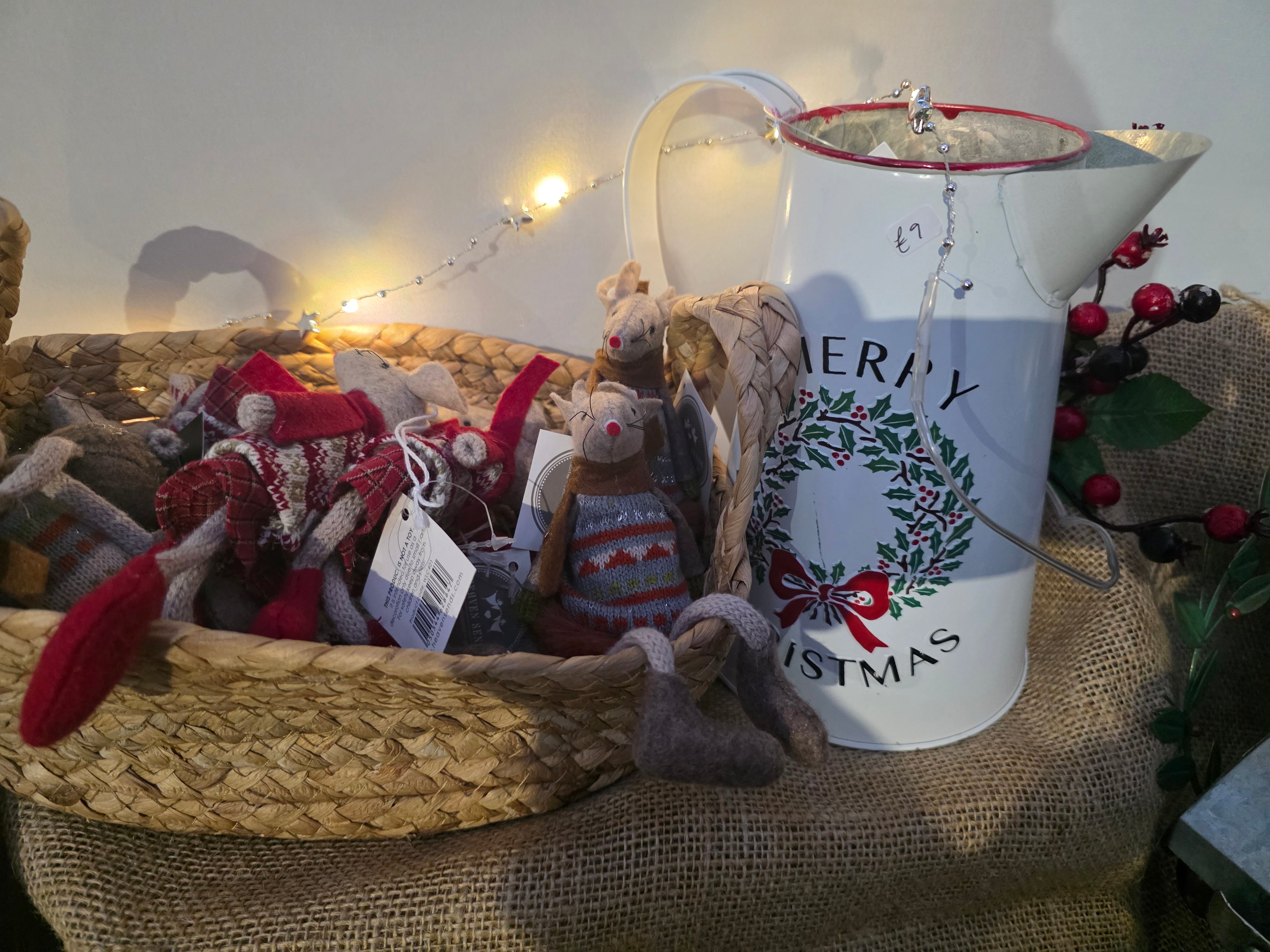 Hanging festive mouse