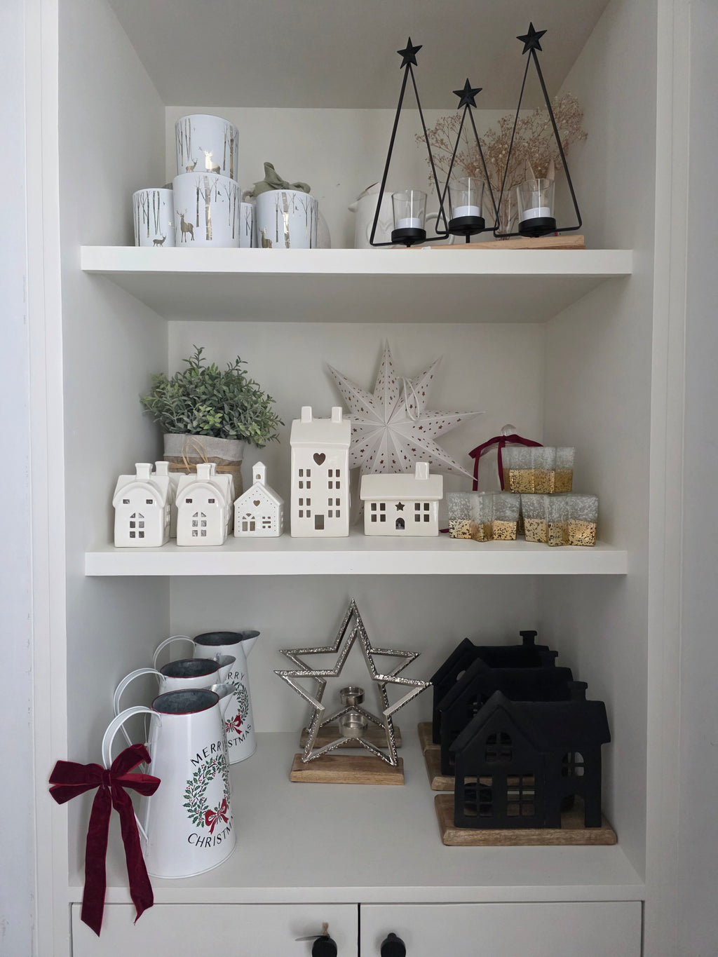 Festive ceramic t-light house